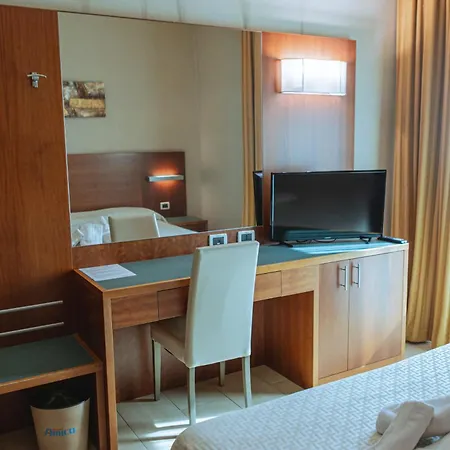 Amico Hotel 3*